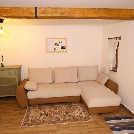 Apartamento Góhér pince és vendégház Csaszartoltes Exterior foto