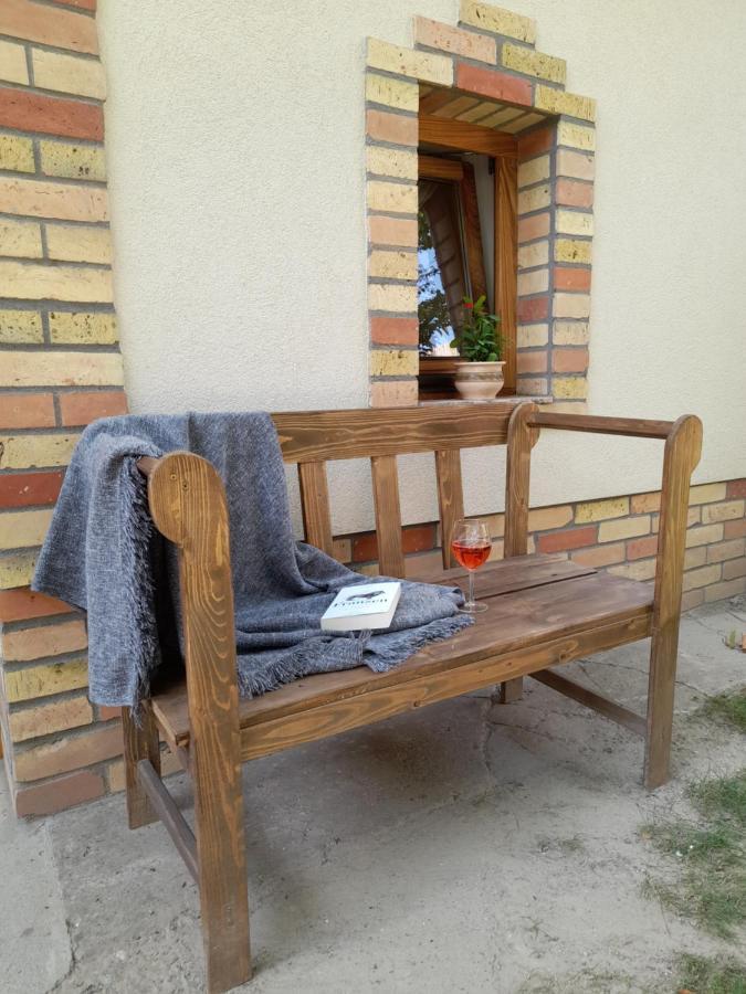 Apartamento Góhér pince és vendégház Csaszartoltes Exterior foto