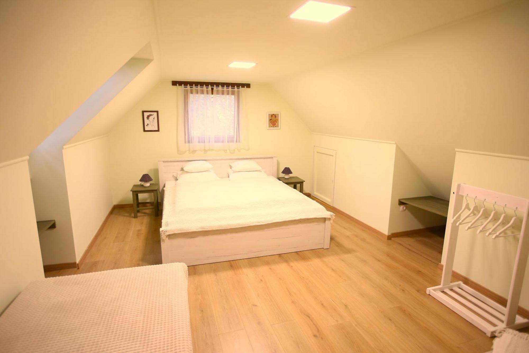 Apartamento Góhér pince és vendégház Csaszartoltes Exterior foto